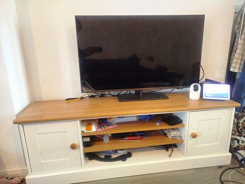 Large white and oak effect